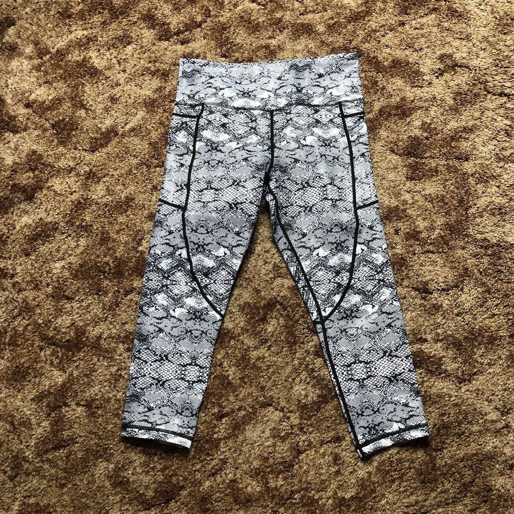Zyia Active Leggings Women’s Size Large 8-10 Black White